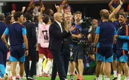 مدرب إسبانيا يعلن مواجهة شرسة بين أفضل منتخب في العالم وفرنسا القوية