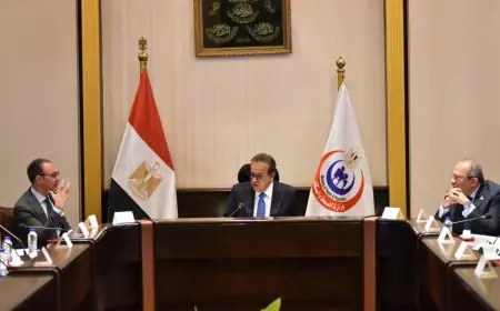 وزير الصحة يبحث تحديث شروط تراخيص الأطباء لمزاولة المهنة