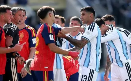 خطأ تقني يتسبب في إشاعات عن طرد باريديس وفيفا ينفي في نهائي كأس العالم