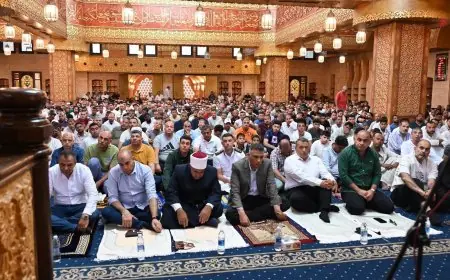 محافظ جنوب سيناء يؤدي صلاة الجمعة في مسجد الصحابة بشرم الشيخ لجذب المزيد من الزوار