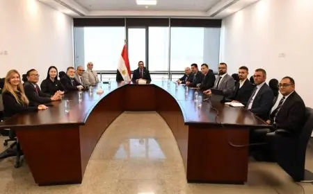 وزير الشباب والرياضة يناقش مع وفد صيني سبل تطوير المنشآت الشبابية والرياضية