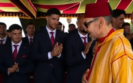 ملك المغرب يستقبل أسود الأطلس بمناسبة عيد العرش وحضور إنفانتينو