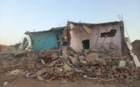 رئيس مدينة سفاجا يشرف على هدم منازل العشوائيات بمنطقة زرزارة وتجديد البنية التحتية