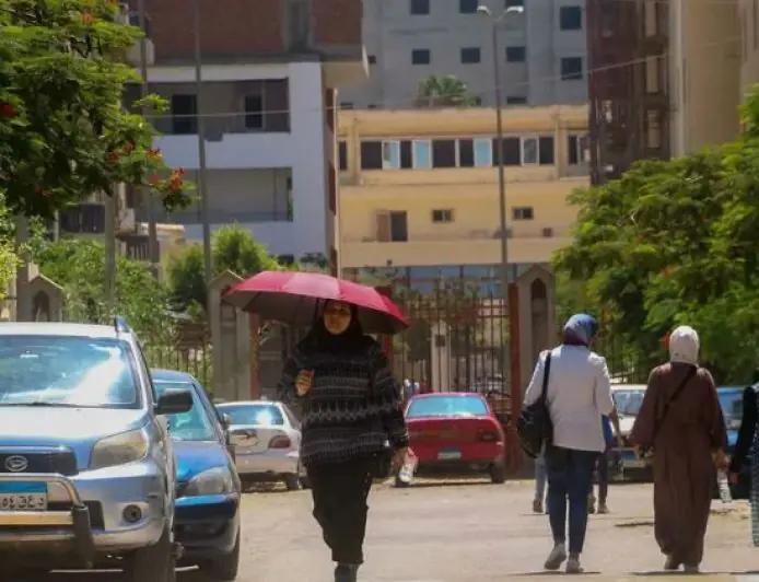 توقعات الطقس ليوم الجمعة 17 يوليو 2026: ارتفاع الحرارة والرطوبة مع احتمال هطول أمطار خفيفة