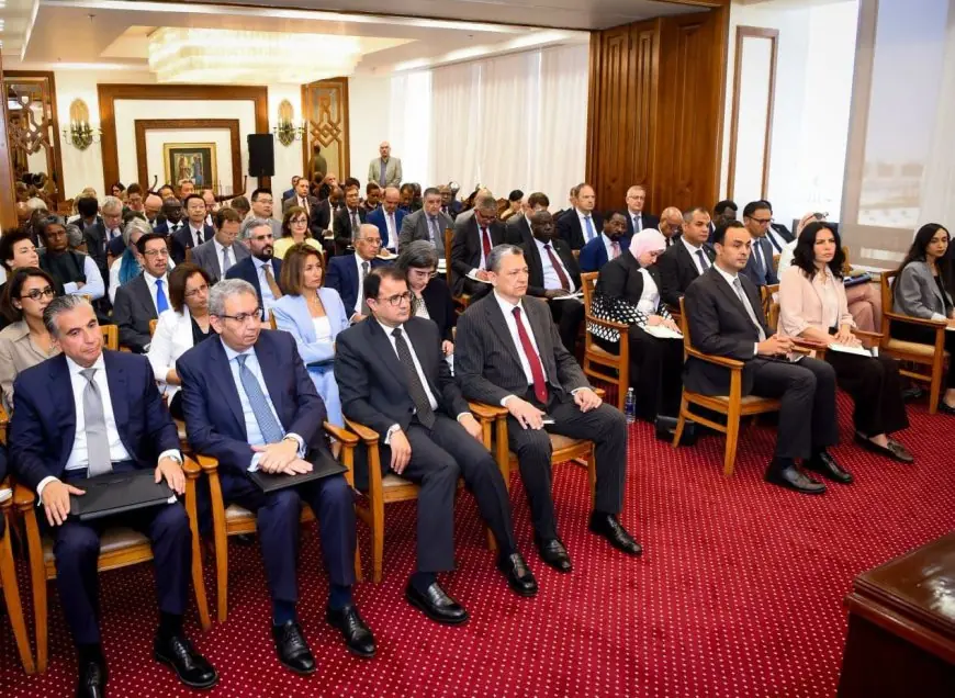 جلسة مشتركة لوزيري الخارجية والبترول مع ممثلي السفارات الأجنبية في مصر تعزز التعاون الدولي