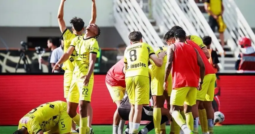 المغرب الفاسي يكسر صيام 41 سنة ويتوج بلقب الدوري المغربي
