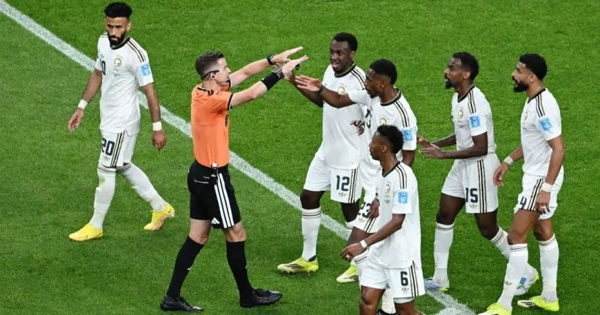 تعرف على هوية حكم مباراة مصر والأرجنتين في دور الـ16 لكأس العالم