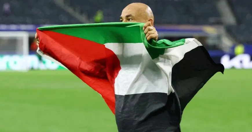 فيفا يوضح موقفه من معاقبة حسام حسن لدعمه علم فلسطين