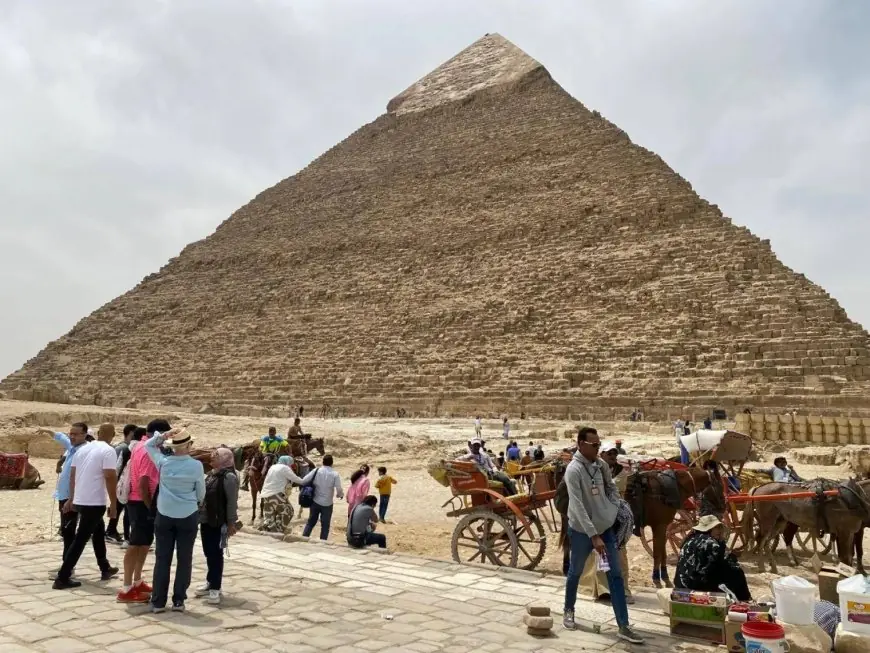 استمتع بيوم سياحي عائلي مميز في القاهرة من الأهرامات إلى خان الخليلي فيديو