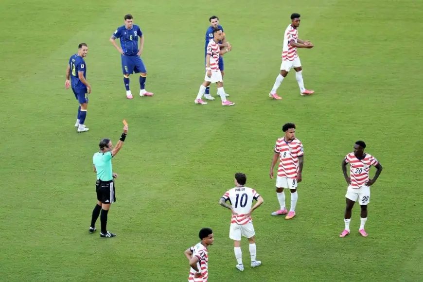 تعرف على تفاصيل فضيحة إلغاء إيقاف مهاجم أمريكا أمام بلجيكا في كأس العالم وتدخل ترامب وانصياع الفيفا