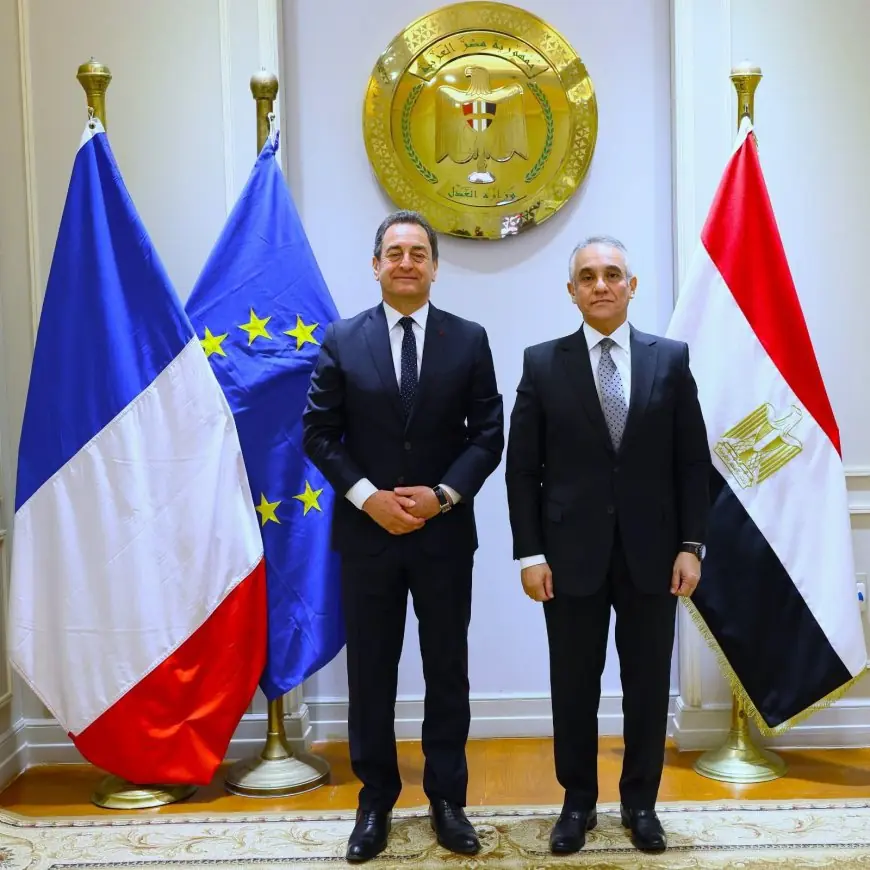 وزير العدل يناقش تعزيز التعاون القضائي مع السفير الفرنسي في القاهرة