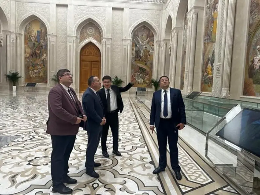 وزير التعليم العالي يزور ويستكشف مركز الحضارة الإسلامية في أوزبكستان