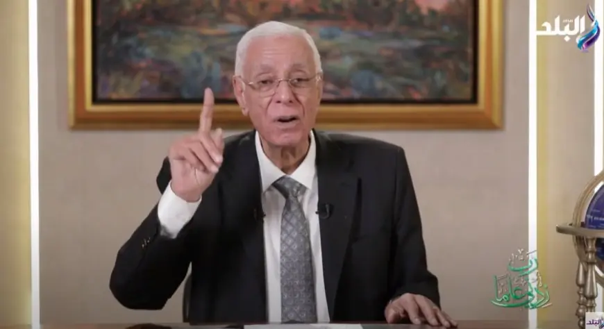 حسام موافي يشعر بأجواء الساحل الشمالي بعد أداء فريضة الحج هذا العام