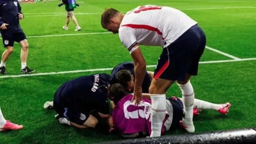 «كسر كامل ونقل بالأكسجين».. والد هندرسون يكشف عن تفاصيل إصابته بعد احتفالات إنجلترا في كأس العالم «فيديو»