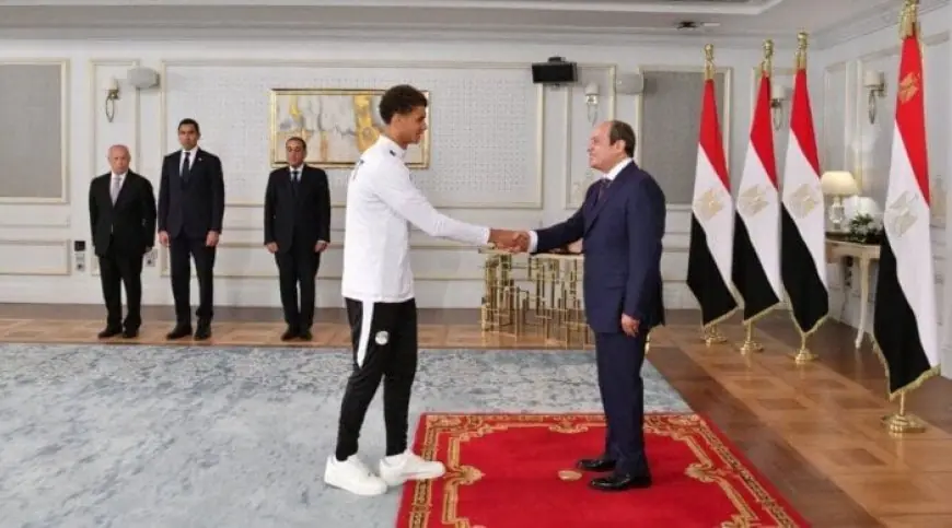 والد حمزة عبد الكريم: تكريم الرئيس السيسي شرف عظيم.. وصلاح ومرموش دعماه في مونديال كأس العالم