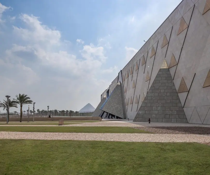 المتحف المصري الكبير متاح الآن على تطبيقات الهاتف المحمول لتسهيل عملية الحجز
