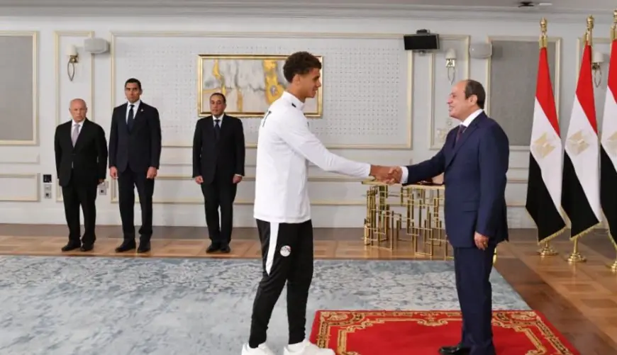 والد حمزة عبدالكريم: الوقوف أمام الرئيس فرصة عظيمة ودعم محمد صلاح لابني يجعله فخوراً