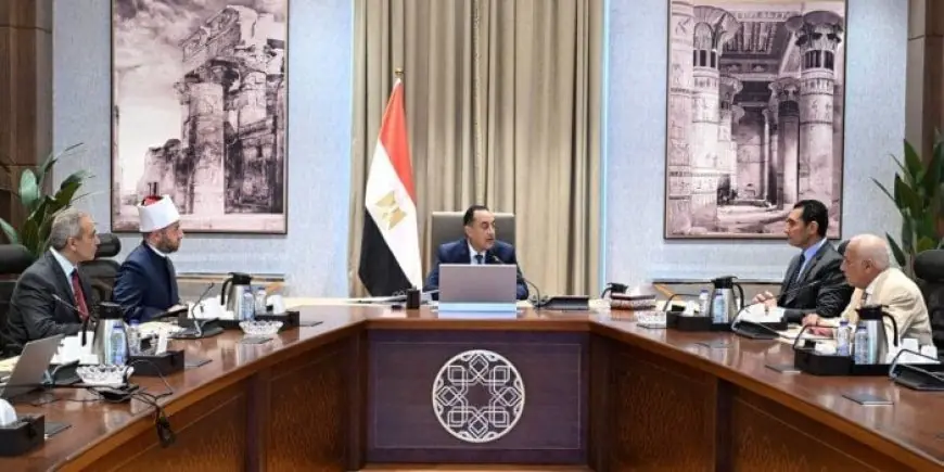 رئيس الوزراء يستعرض الاقتراحات لحل أزمة أرض نادي الزمالك المملوكة للأوقاف
