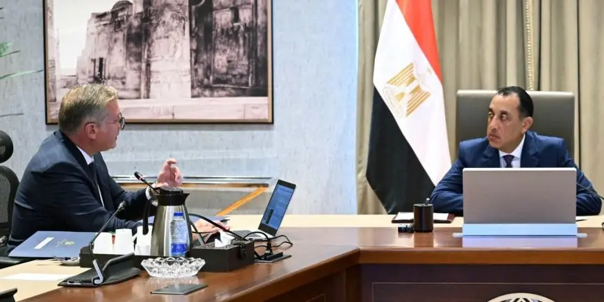 رئيس الوزراء يناقش مع وزير البترول تعزيز الاستثمارات وزيادة إنتاج النفط والغاز لتحقيق النمو الاقتصادي