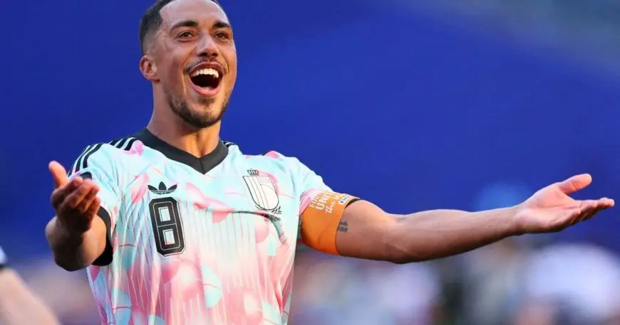 مانشستر يونايتد يعزز وسطه بصفقة يوري تيليمانس المذهلة