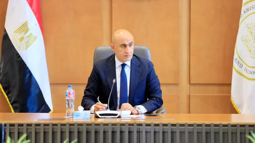 أحمد موسى يشيد بوزير التعليم لالتزامه بتطبيق اللوائح والقوانين في المدارس الدولية