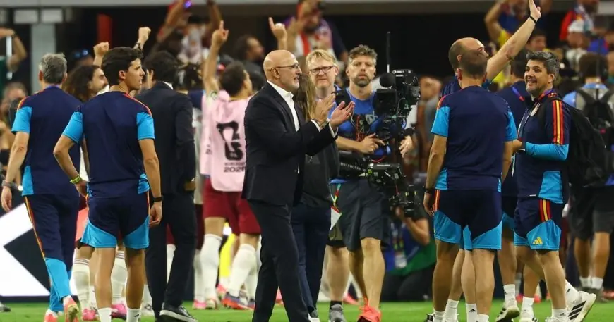 مدرب إسبانيا يعلن مواجهة شرسة بين أفضل منتخب في العالم وفرنسا القوية