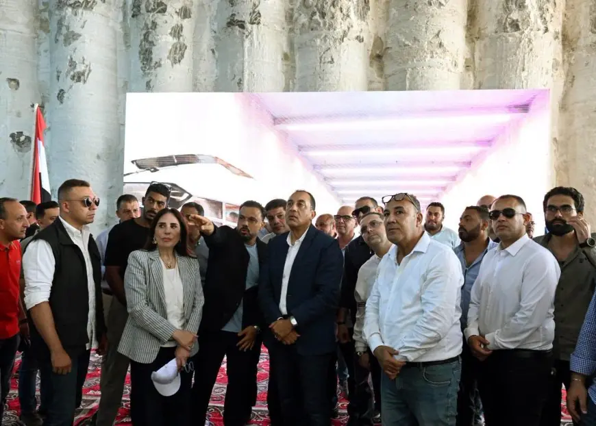 رئيس الوزراء يزور مشروع نفق الطريق الساحلي بو غاز نيو مارينا للتفقد والاطلاع على التقدم