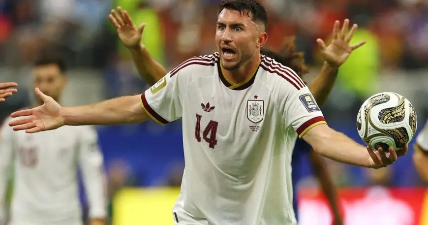 بعد تألقه المبهر في كأس العالم مدافع إسبانيا يجذب اهتمام نادي برشلونة