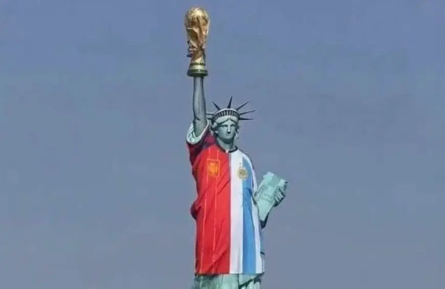 تمثال الحرية يتقلد قميصي الأرجنتين وإسبانيا قبل نهائي كأس العالم 2026 «صور»