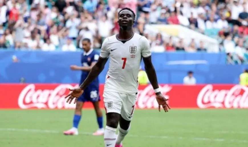 ساكا يكتب التاريخ بثلاثية استثنائية أمام فرنسا في كأس العالم 2026