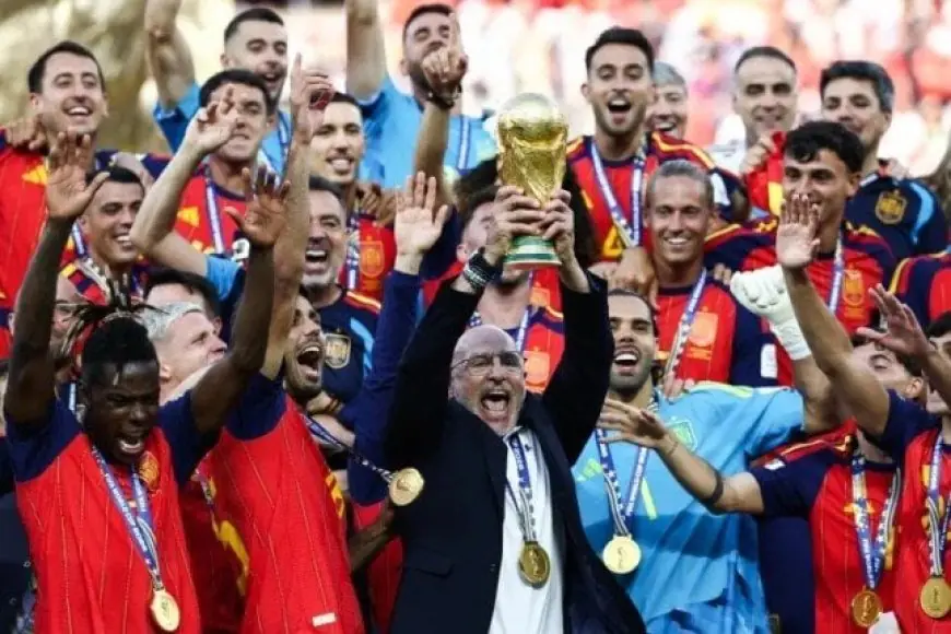 دي لا فوينتي بعد الفوز بكأس العالم: هذا الجيل حقق المجد.. ونحب التحديات في النهائيات