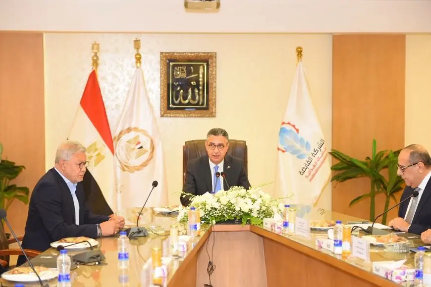وزير التموين يشرف على تحديث الشركة القابضة للصناعات الغذائية ويؤكد أن تعزيز الأمن الغذائي يأتي في مقدمة الأولويات