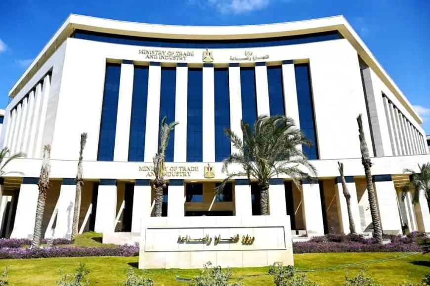 وزارة الصناعة تنظم اجتماعاً حاسماً مع شركات السكر لمواجهة تحديات الإنتاج