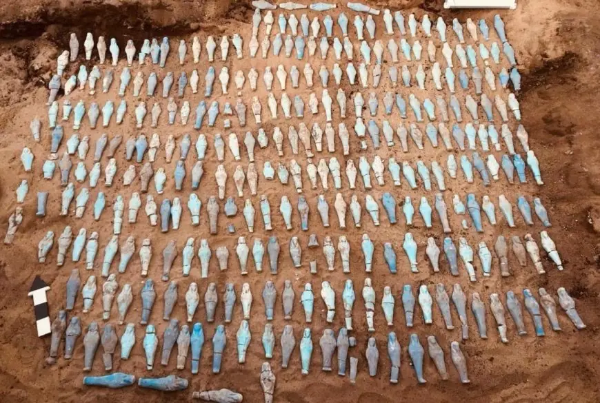 تفاصيل الكشف الأثري الجديد بجبانة قويسنا في المنوفية تضم 560 تمثال أوشابتي وتمائم نادرة