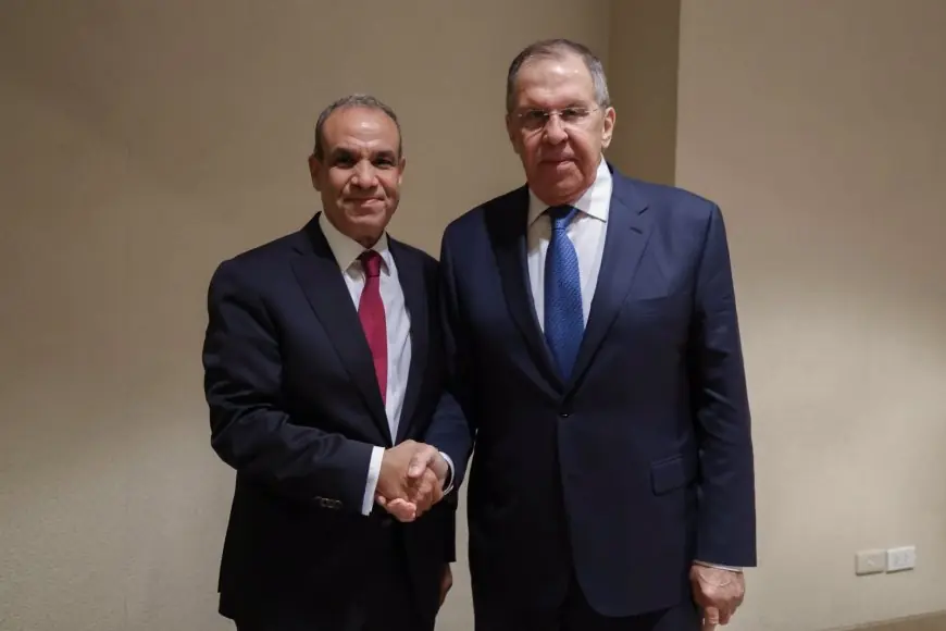 وزير الخارجية يؤكد خلال لقائه بنظيره الروسي على أهمية حماية حرية الملاحة في الممرات المائية الدولية