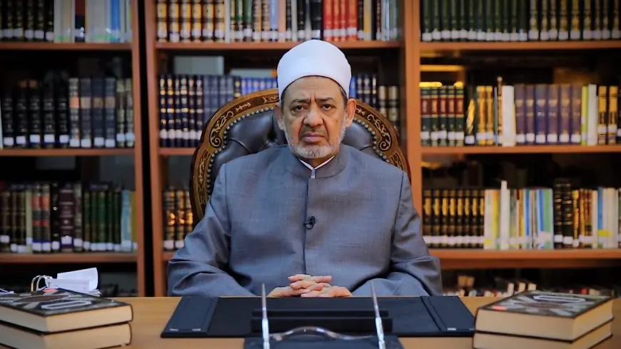 وزير الأوقاف يقدم التعازي للإمام الأكبر في وفاة نجل شقيقته