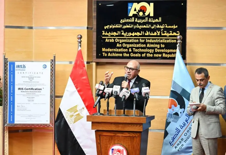 تكريم فريق ASUWind بهندسة عين شمس من قبل رئيس الهيئة العربية للتصنيع