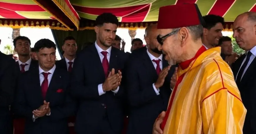 ملك المغرب يستقبل أسود الأطلس بمناسبة عيد العرش وحضور إنفانتينو