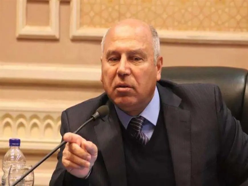 كامل الوزير يوضح تفاصيل استجابة السلطات لحريق سفينتين في ميناء دمياط