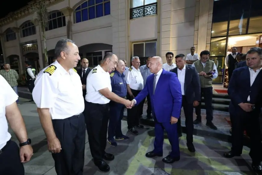 وزير النقل يشيد بشجاعة أبطال القاطرات البحرية في دمياط للتعامل البطولي مع حادث سفينتي التغويز والتخزين