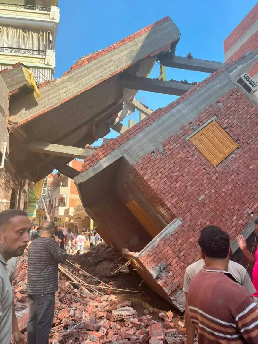 انهيار عقار بالدقهلية والمحافظ يأمر بتشكيل لجنة هندسية للتحقيق في الأسباب