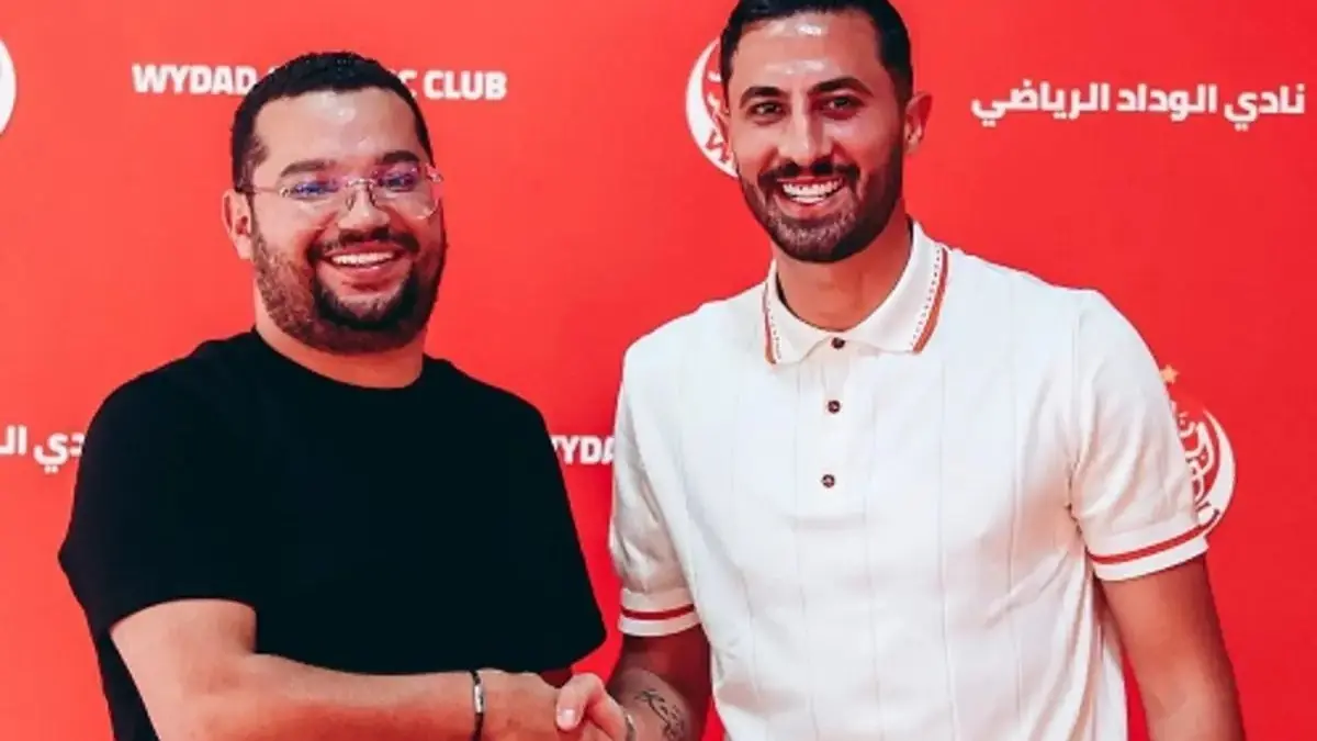 الوداد يعزز صفوفه بضم أيمن الحسوني لموسم جديد مع خيار التمديد