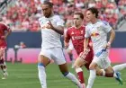 ليفربول في مفترق الطرق بعد تحذير ليدز بشأن التعاقد مع باركولا