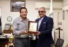 أشرف نصار يستقبل رئيس الاتحاد السكندري ويقدم له درع البنك الأهلي