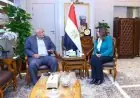 منال عوض ومحافظ مطروح يناقشان تطوير منظومة المخلفات وملفات التصالح والتقنين