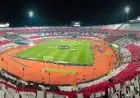 لاعبو الزمالك يهديان الجماهير قميصين بالرقم «1» قبل مواجهة الاتحاد السكندري