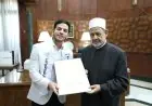 شيخ الأزهر يكرم أوائل الثانوية الأزهرية ويمنحهم مكافآت مالية ورحلة عمرة تقديرًا لتفوقهم