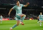أتلتيكو مدريد يتمسك بخوليان ألفاريز ويثير جدلاً حول أخلاقيات برشلونة