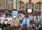 محافظ جنوب سيناء يشارك أهالي دهب في صلاة الجمعة بمسجد الكوثر