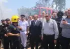 محافظ دمياط يشرف على عمليات إخماد حريق مصنع المشبك بكفر البطيخ